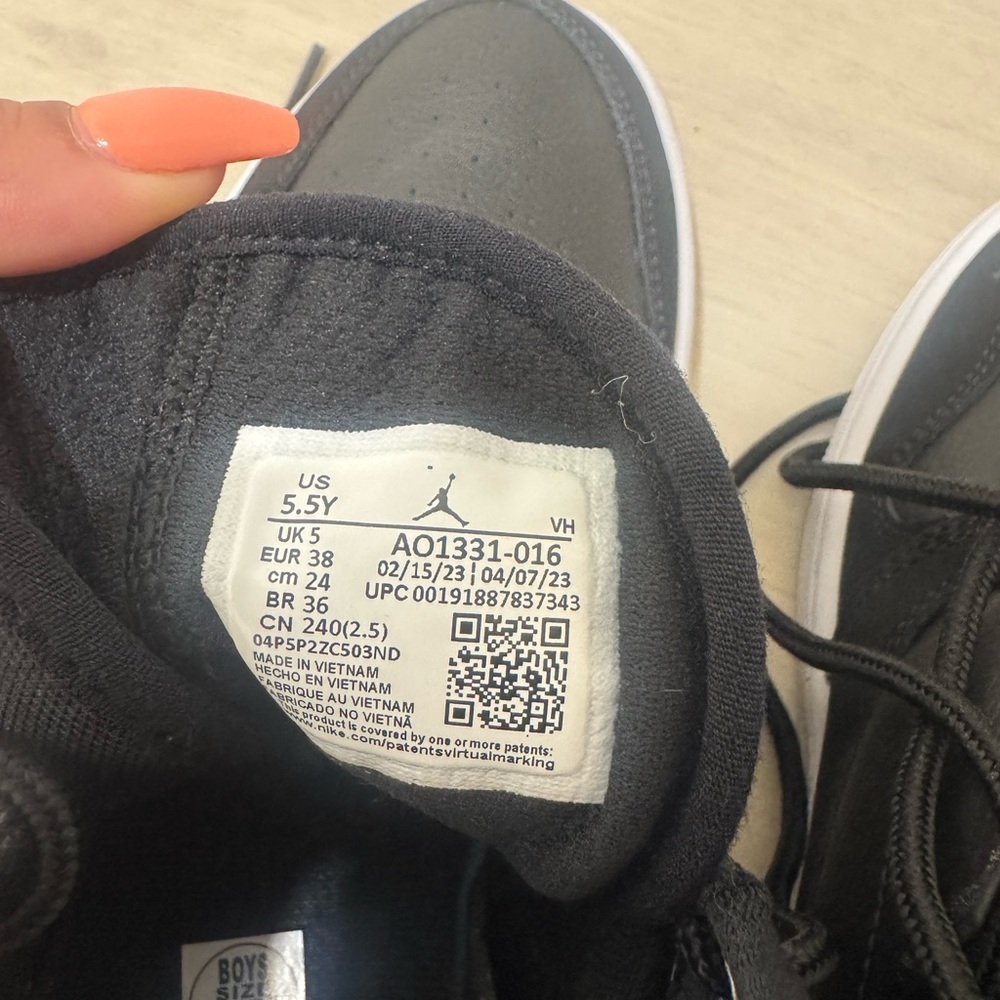 Nike Black and Red Sneakers with Jumpman Logo - Picture 5 of 5